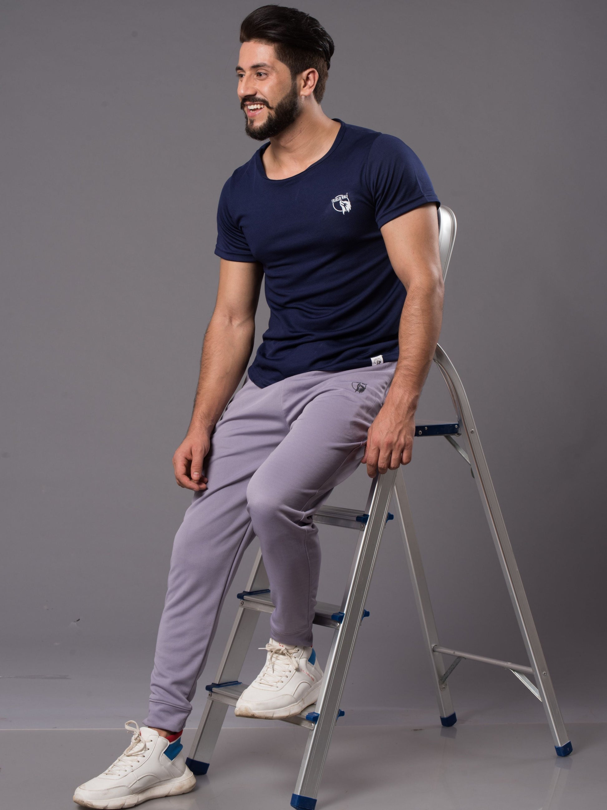 Stretchable gym joggers for men – sweat-wicking fabric